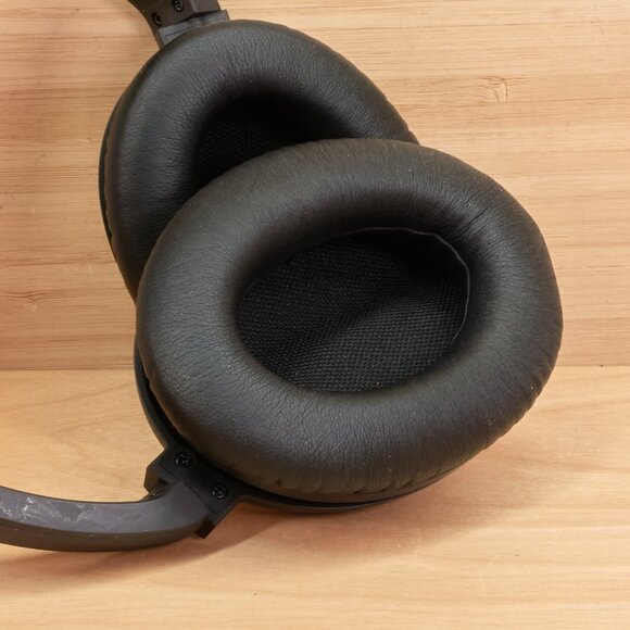 Bose QuietComfort 15 Acoustic Noise Cancelling Headphones, with case - Picture 10 of 11